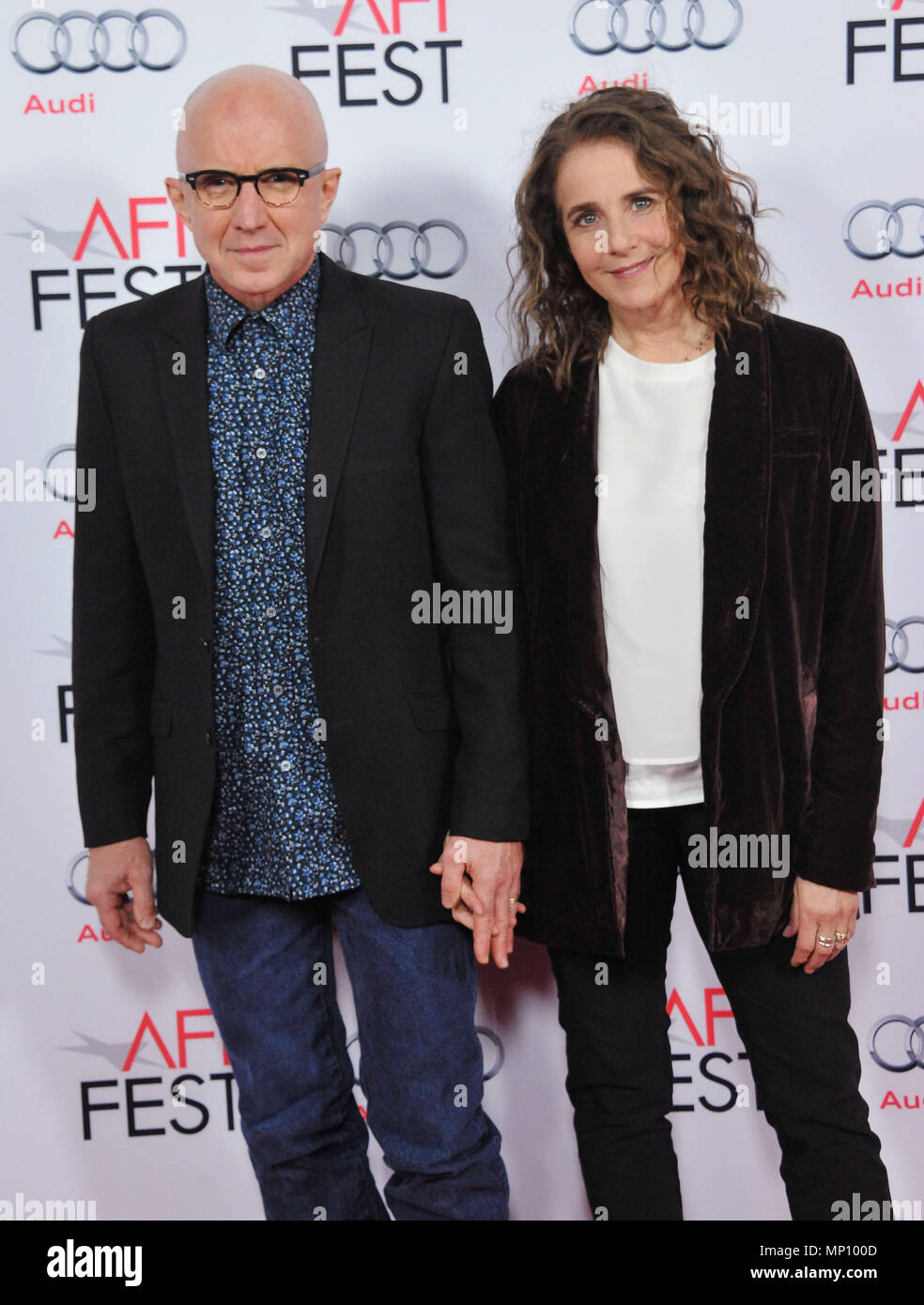 Arliss Howard, épouse Debra Winger 174 à la commotion première au théâtre chinois de Grauman à Los Angeles. 10 novembre 2015.Arliss Howard, épouse Debra Winger 174 ------------- Red Carpet Event, Vertical, USA, Cinéma, Célébrités, photographie, Bestof, Arts, Culture et divertissement, Célébrités Topix fashion / Vertical, Best of, événement dans la vie d'Hollywood, Californie - Tapis rouge et en backstage, USA, Cinéma, Célébrités, cinéma, télévision, Célébrités célébrités musique, photographie, Arts et culture, Bestof, divertissement, Topix, verticale de la famille de l'année 2015, en , Banque D'Images