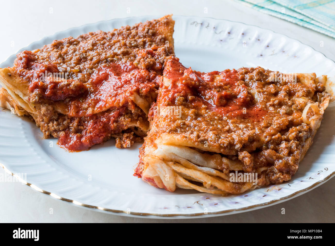 La nourriture turque Kayseri Yaglama avec la viande hachée, le yaourt et la pâte de tomate. La nourriture traditionnelle. Banque D'Images