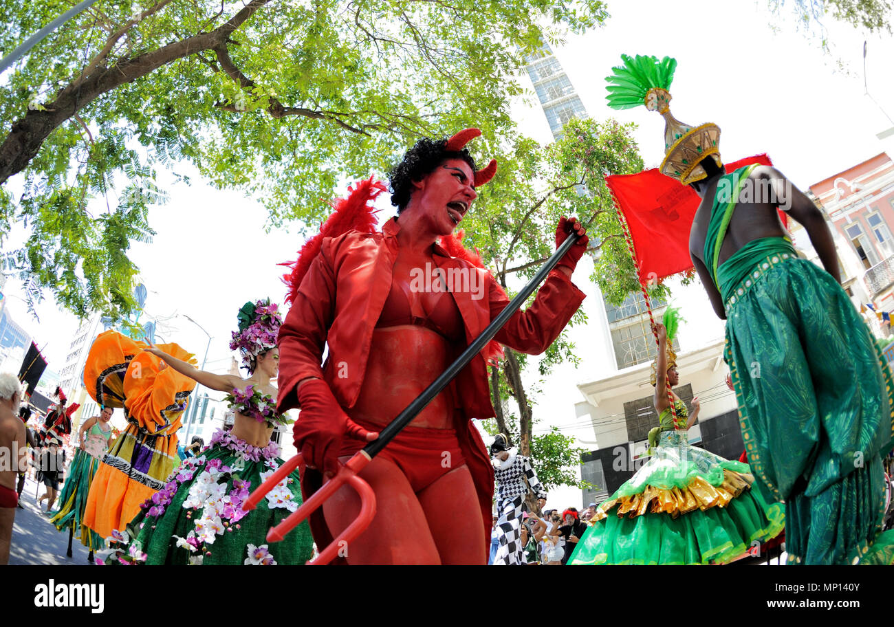 L'Amérique du Sud, Brésil - 31 janvier 2016 : Un reveler effectue au cours de la fête de rue Escravos da Maua au centre-ville de Rio de Janeiro Banque D'Images