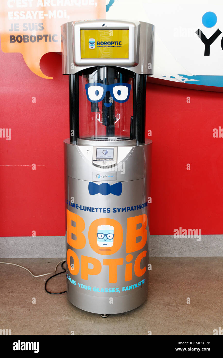 Un système automatisé de verres (lunettes) cleaner dans le terminal de Québec l'aéroport Jean Lesage de la ville Banque D'Images