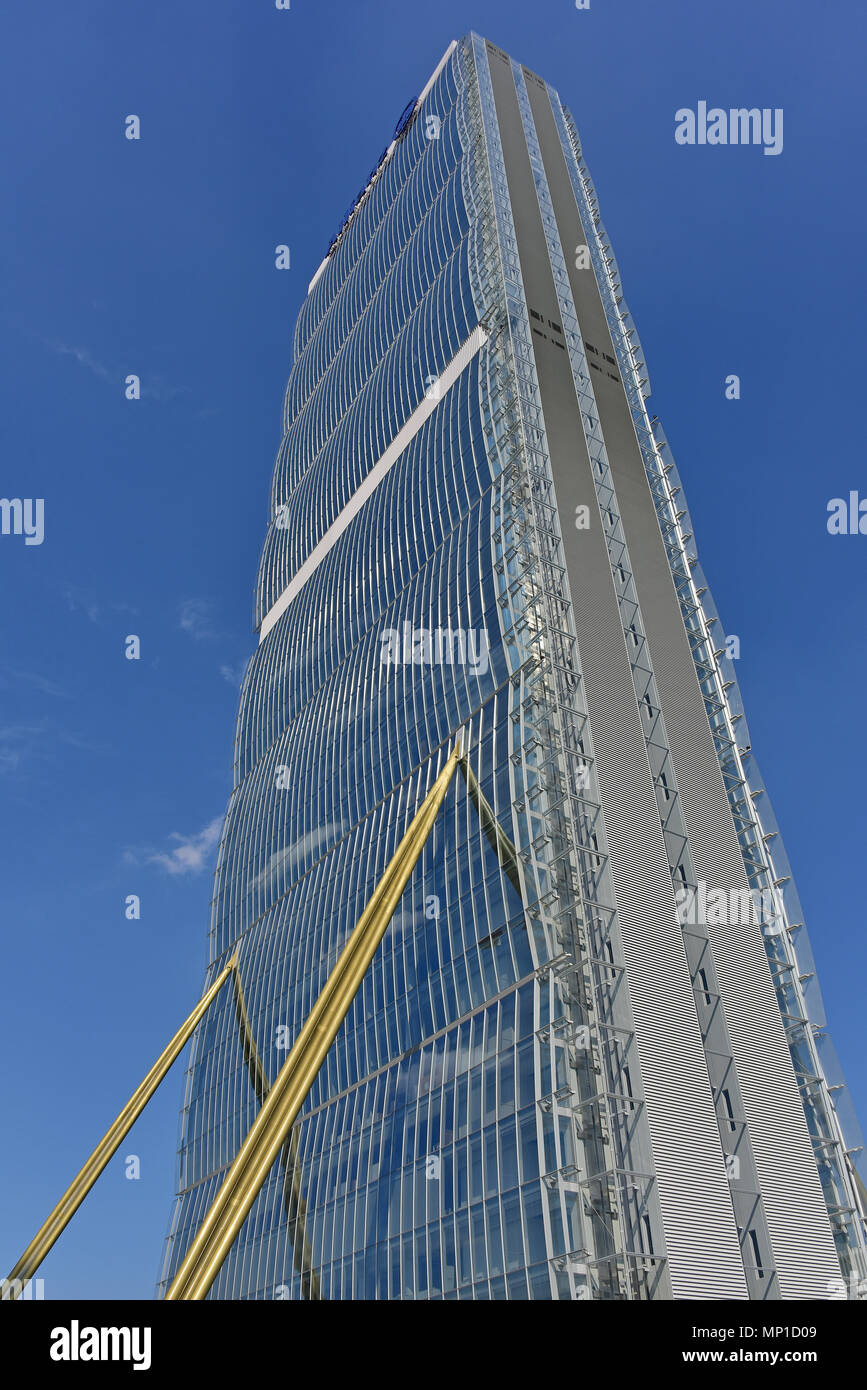 Vue générale de Il Dritto (Allianz Tour), une partie de l'hôtel CityLife, complexes par Arata Isozaki et Andrea Maffei, Milan, Italie Banque D'Images