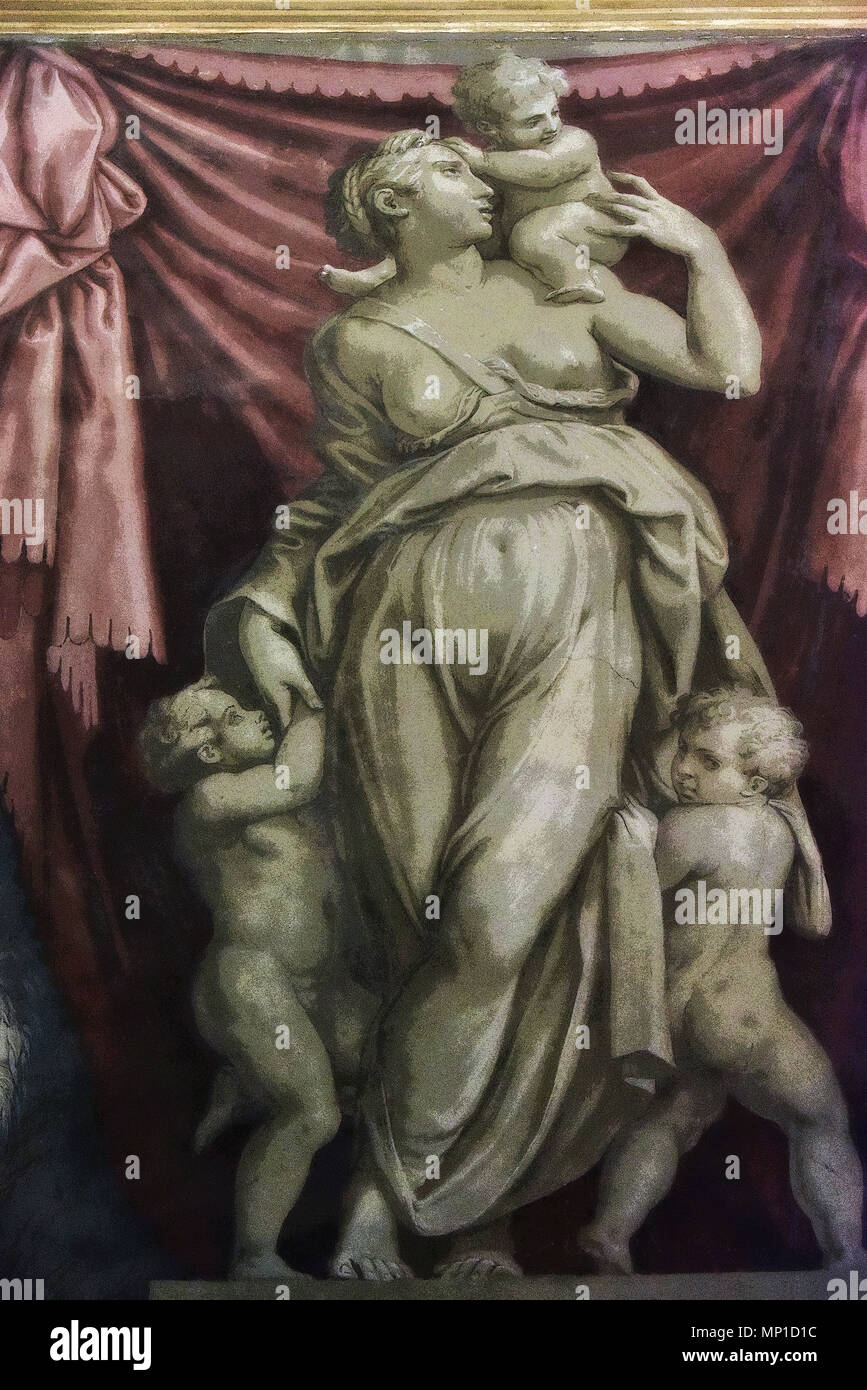Casa di Giorgio Vasari, détail, 'Statue' grisaille peinte de femme allégorique (fertilité) et les bébés (rendu en PS), Arezzo, Toscane, Italie Banque D'Images
