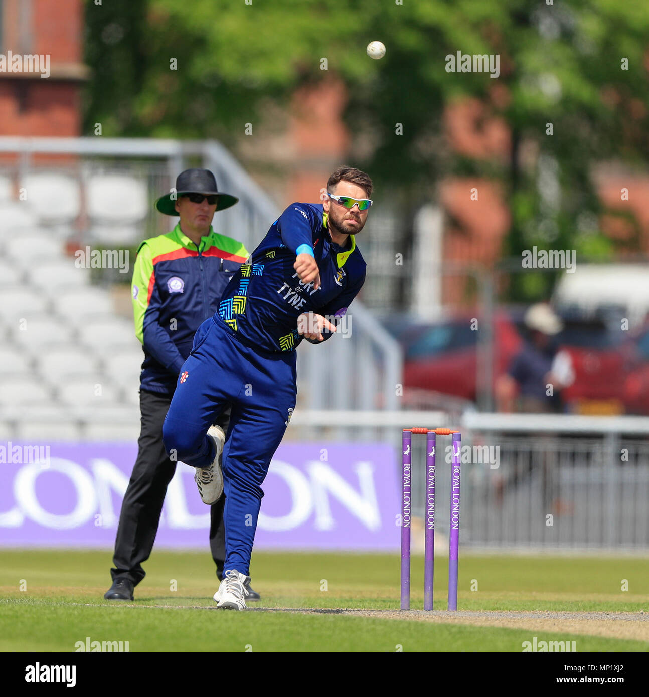 Unis Old Trafford, Manchester, Royaume-Uni. 20 mai, 2018. Le Cricket, Royal London Un jour, coupe du Lancashire et Durham ; Ryan Pringle bols pour Durham : Action Crédit Plus Sport/Alamy Live News Banque D'Images