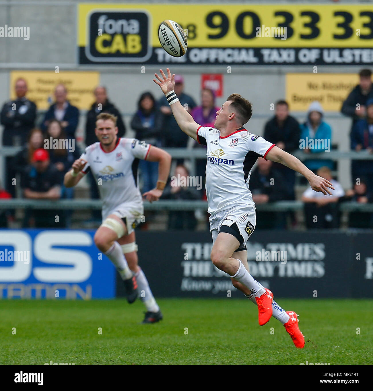 Kingspan Stadium, Belfast, Irlande du Nord. 20 mai, 2018. Pro14 Guinness rugby, Champions Cup playoff, Ulster contre Ospreys ; Louis Ludik d'Ulster tente de gérer un crédit ballon lâche : Action Plus Sport/Alamy Live News Banque D'Images