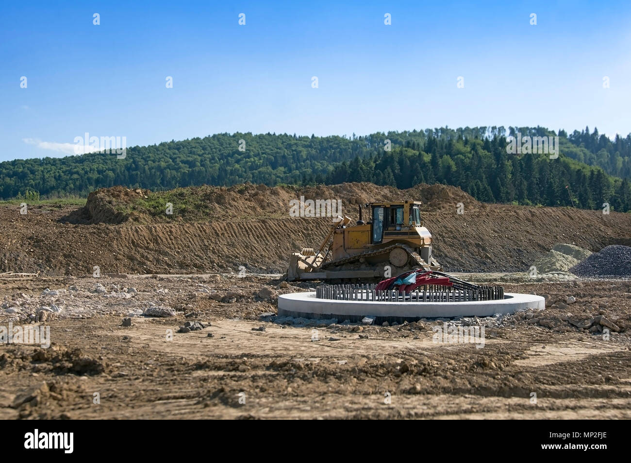 Un bulldozer pelle terre en mouvement Banque D'Images