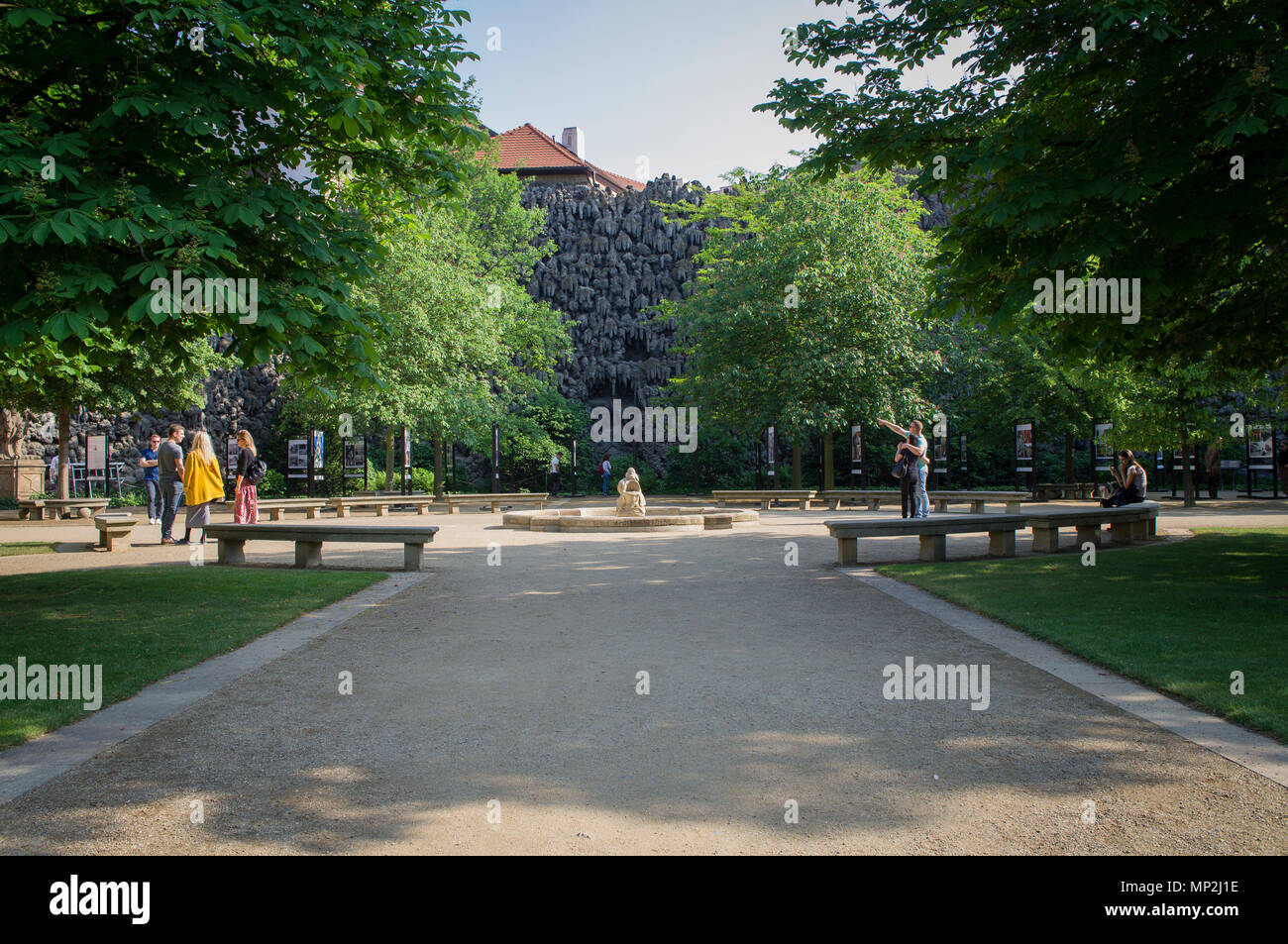 L'exposition photographique les moments du siècle à partir de l'agence de presse tchèque CTK (archives), marquant le 100e anniversaire de la fondation de la Tchécoslovaquie et aussi la fondation de CTK a été ouvert au public à Prague, en République tchèque, le 18 mai 2018. L'exposition dans le jardin Wallenstein du siège du Sénat a eu lieu du 1 avril au 18 mai, qu'elle passe à Brno. (CTK Photo/Libor Sojka) Banque D'Images