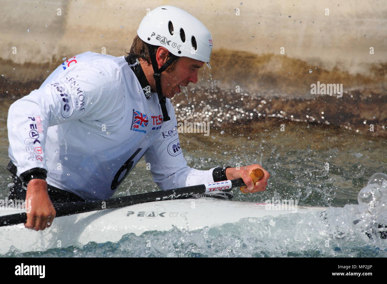 Canoe - Tesco en Slalom 2012 incluant la sélection des essais cliniques pour l'équipe de la Grande-Bretagne aux Jeux Olympiques - Richard Hounslow remporte la finale simple hommes Kayak au Lee Valley White Water Centre, Hertfordshire 14 avril 2012 --- Image par © Paul Cunningham Banque D'Images