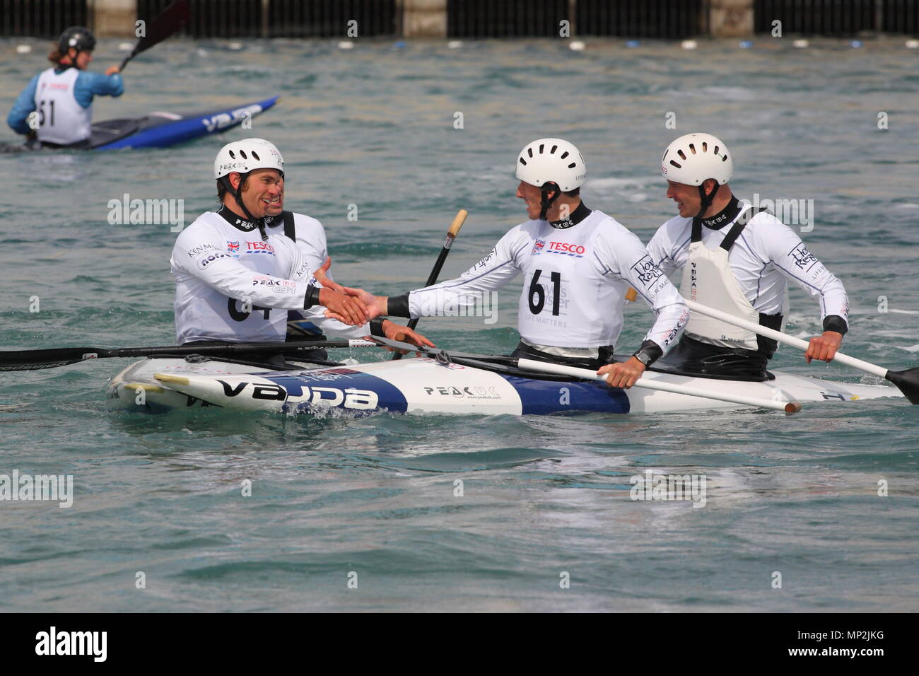 Canoe - Tesco en Slalom 2012 incluant la sélection des essais cliniques pour l'équipe de la Grande-Bretagne aux Jeux Olympiques - David Florence et Richard Hounslow gagner avec Tim Baillie et Stott Ettienne prenant la deuxième place dans la finale du double en canoë à la Lee Valley White Water Centre, Hertfordshire 14 avril 2012 --- Image par © Paul Cunningham Banque D'Images