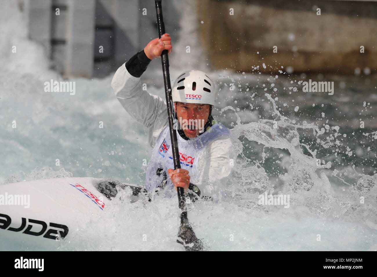 Canoe - Tesco en Slalom 2012 incluant la sélection des essais cliniques pour l'équipe de la Grande-Bretagne aux Jeux Olympiques - Richard Hounslow remporte la finale simple hommes Kayak au Lee Valley White Water Centre, Hertfordshire 14 avril 2012 --- Image par © Paul Cunningham Banque D'Images