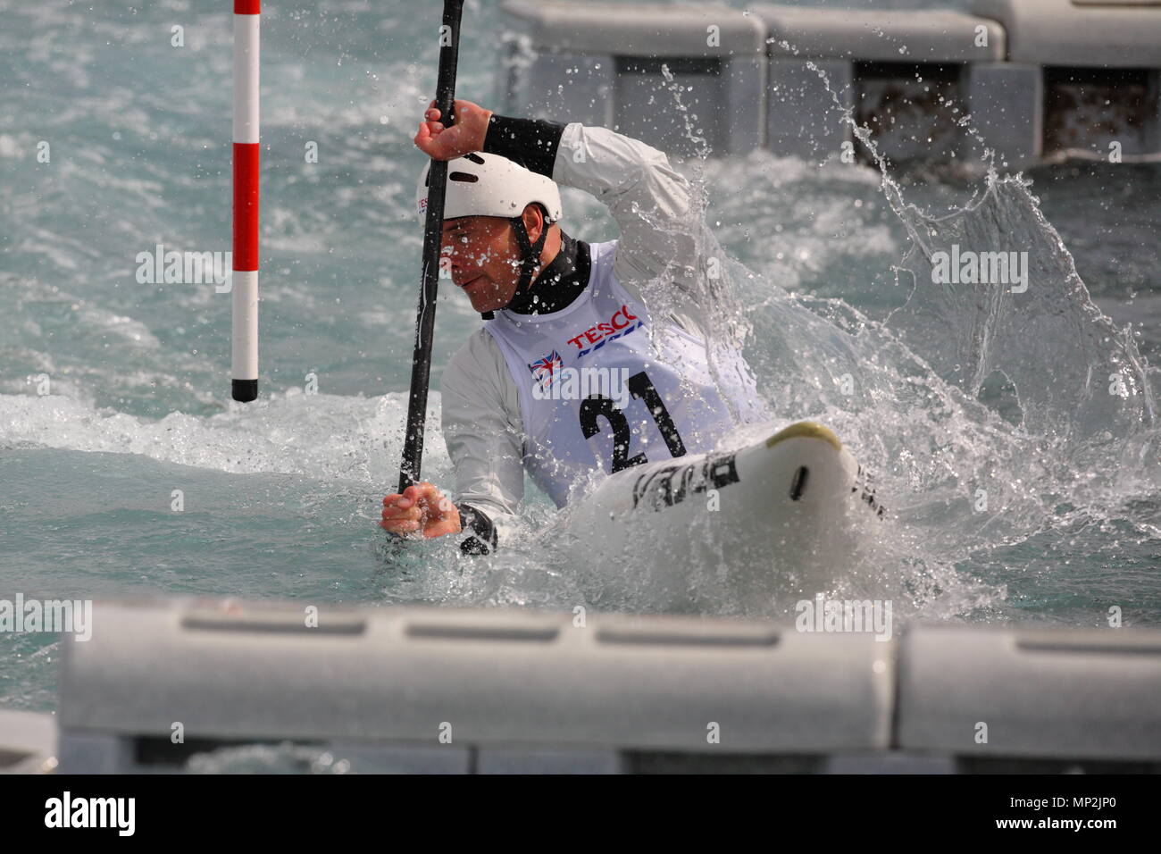 Canoe - Tesco en Slalom 2012 incluant la sélection des essais cliniques pour l'équipe de la Grande-Bretagne aux Jeux Olympiques - Richard Hounslow remporte la finale simple hommes Kayak au Lee Valley White Water Centre, Hertfordshire 14 avril 2012 --- Image par © Paul Cunningham Banque D'Images