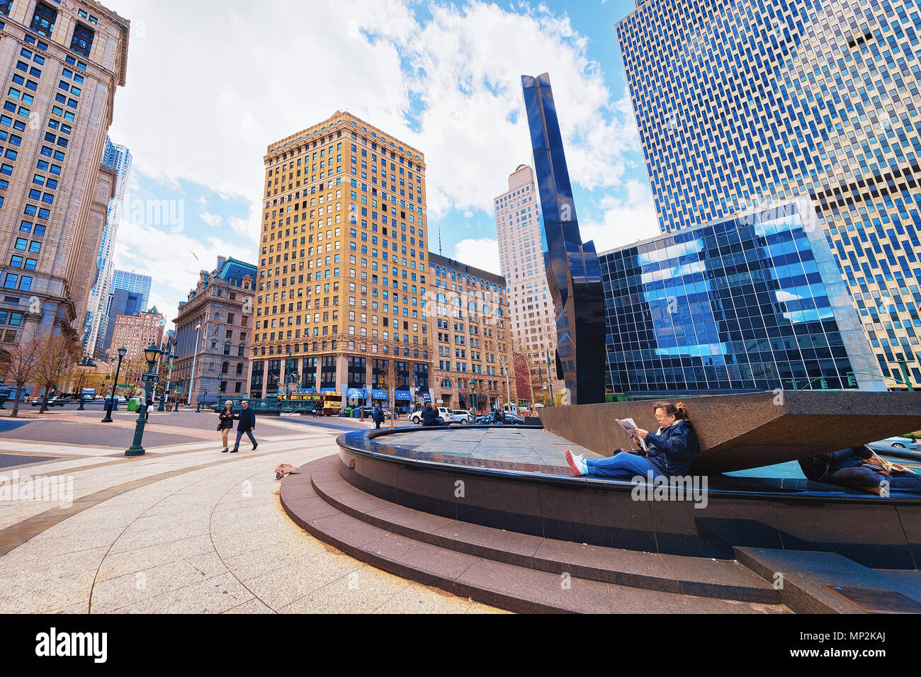 New York, USA - 24 Avril 2015 : Nouveau bâtiment de la Cour suprême de l'État de New York au printemps, ou de nouveaux palais de justice du comté de York, dans le Lower Manhattan, New York, USA. Banque D'Images