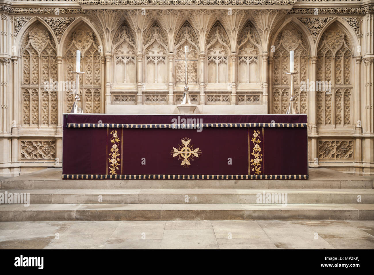 Bath, Royaume-Uni - 2 novembre, 2017 : Autel, église abbatiale de St.Pierre et St.Paul, communément connu sous le nom de l'abbaye de Bath Banque D'Images