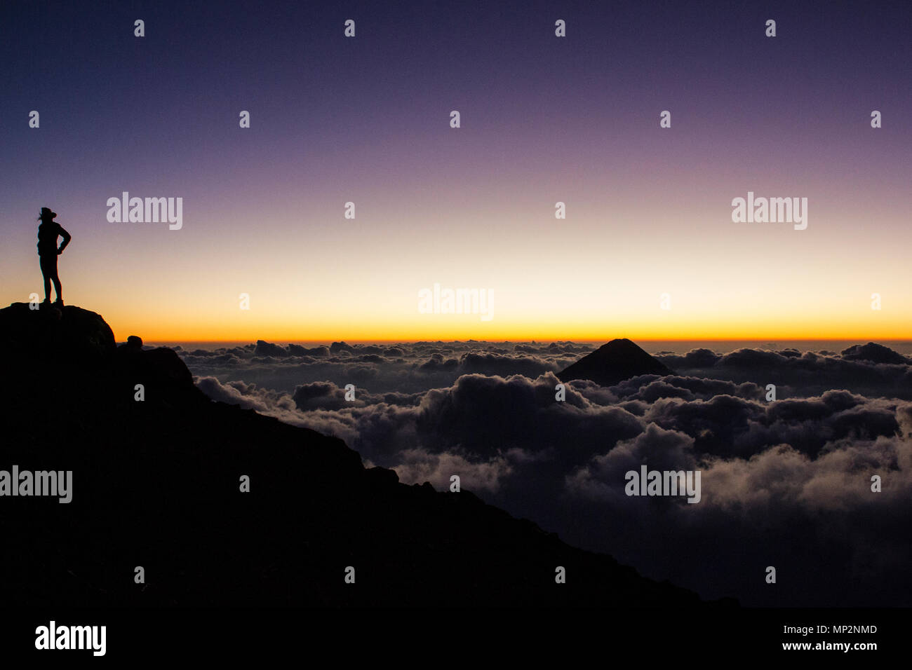 Lever du soleil randonnée au Volcan Acatenango haut de Banque D'Images