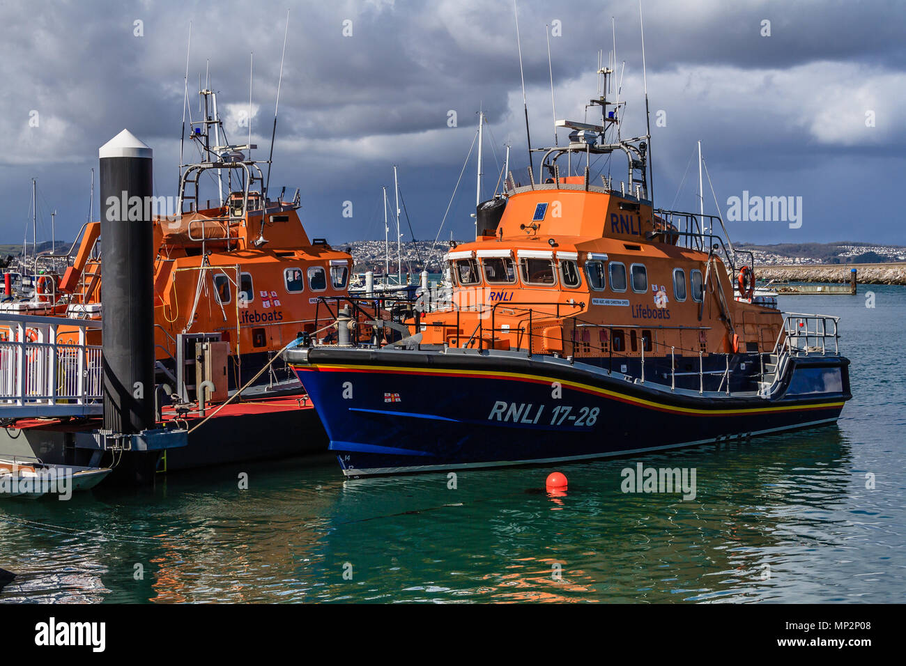 Severn RNLI lifeboat classe 17-28 à Brixham harbour, Torbay, dans le Devon, mars 2018. Banque D'Images