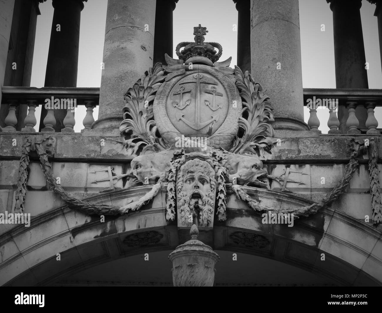 Londres - le 21 mai 2018 : ( Image modifiée numériquement à monochrome ) Vue générale du Somerset House qui est un grand bâtiment néoclassique sur le sud Banque D'Images