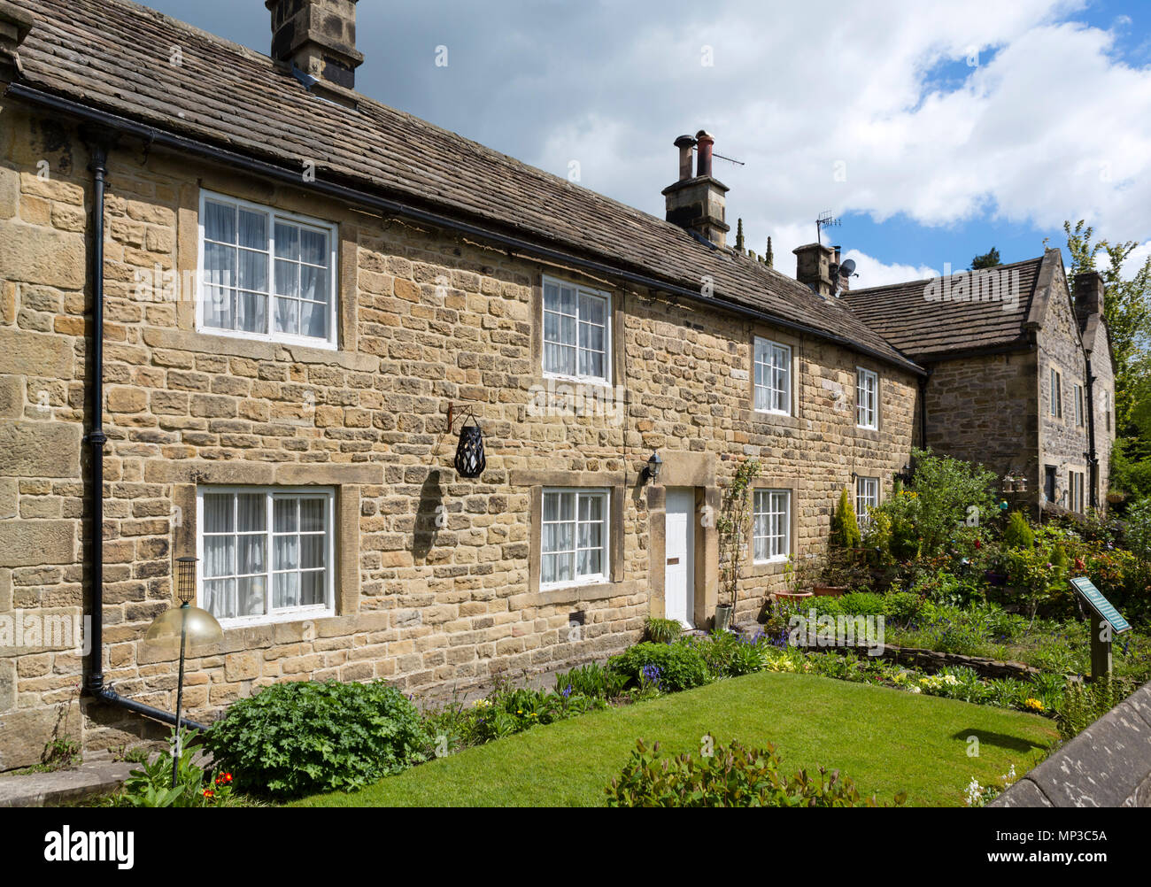 Plague Cottages dans Eyam, Peak District, Derbyshire, Angleterre, Royaume-Uni. Eyam est parfois appelé le Village de la peste. Banque D'Images