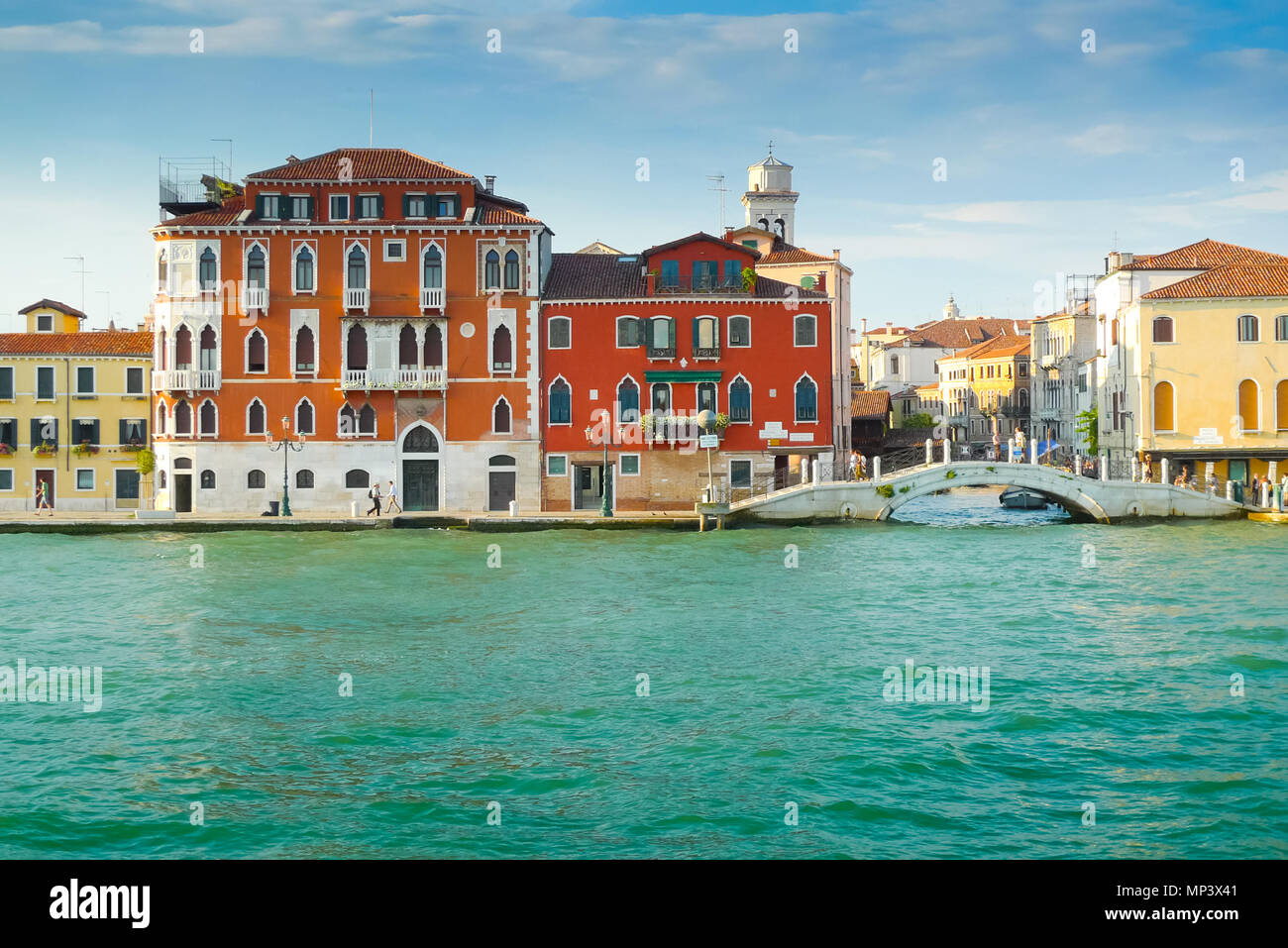 La promenade des Zattere et bridge vu de Canale della Giudecca, Venise Banque D'Images