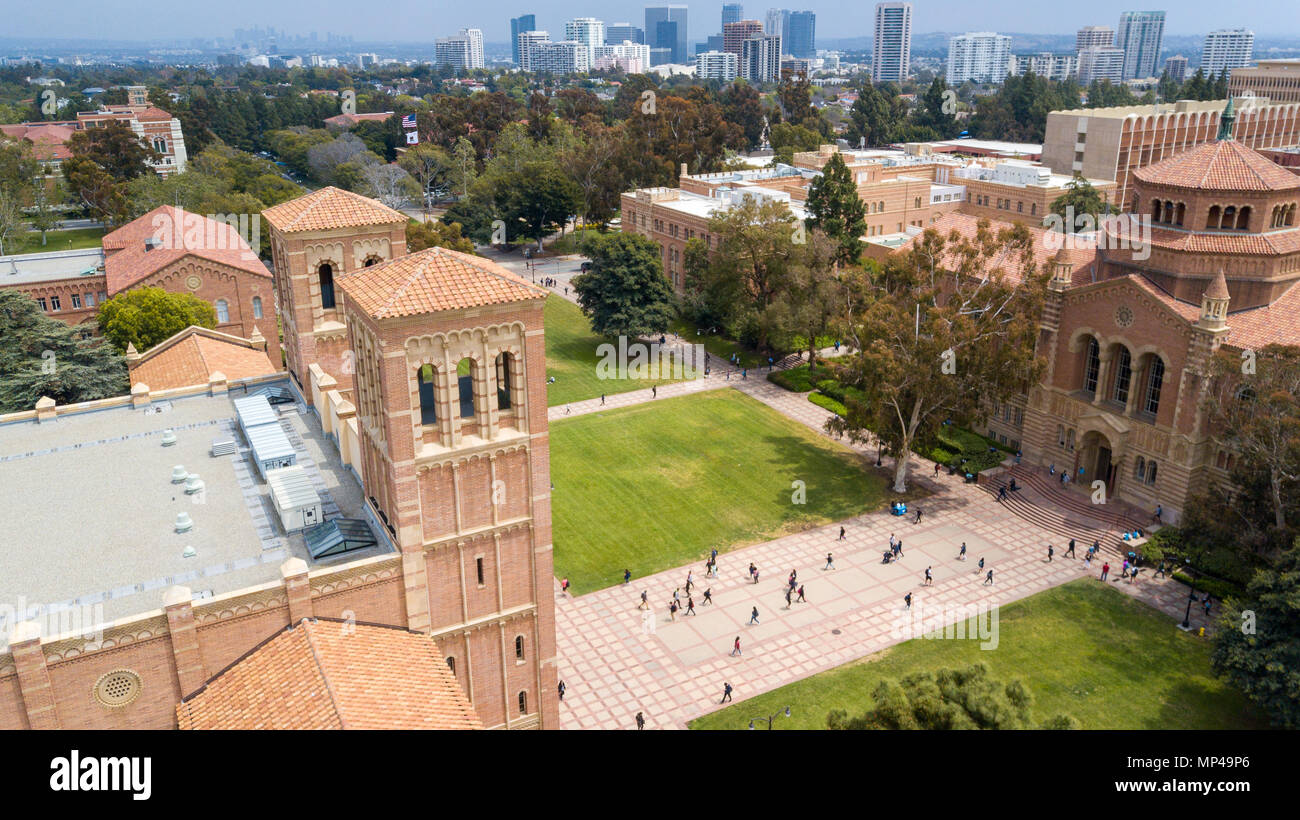 Royce Hall et Powell Bibliothèque, Cour Dickson, Campus de l'UCLA, Université de Californie, Los Angeles, Californie Banque D'Images