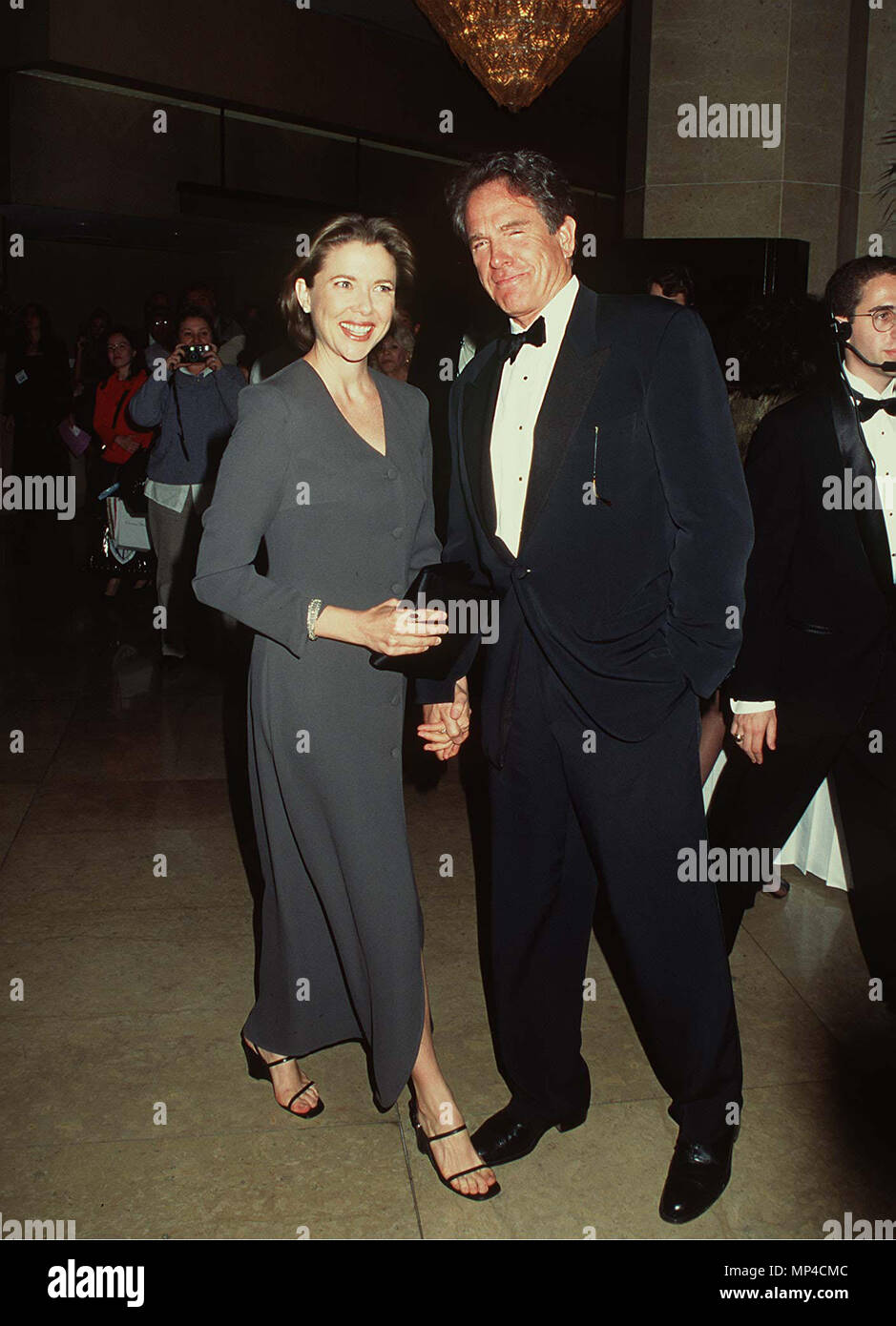 Warren Beatty Warren AnnetteBeatty & Benning Annette Bening  + événement dans la vie d'Hollywood, Californie - Red Carpet Event, USA, Cinéma, Célébrités, photographie, Bestof, Arts, Culture et divertissement, Célébrités, Mode Topix Meilleur de Hollywood, la vie, événement dans la vie d'Hollywood, Californie - Tapis rouge et en backstage, cinéma, télévision, célébrités, célébrités de la musique, Topix Bestof, Arts, Culture et divertissement, vertical, une seule personne, la photographie, les trois quarts, de 1993 à 1999, l'enquête de crédit , tsuni@Gamma-USA.com Tsuni / USA,  = = = Red Carpet Event, USA, Cinéma, Célébrités, Phot Banque D'Images