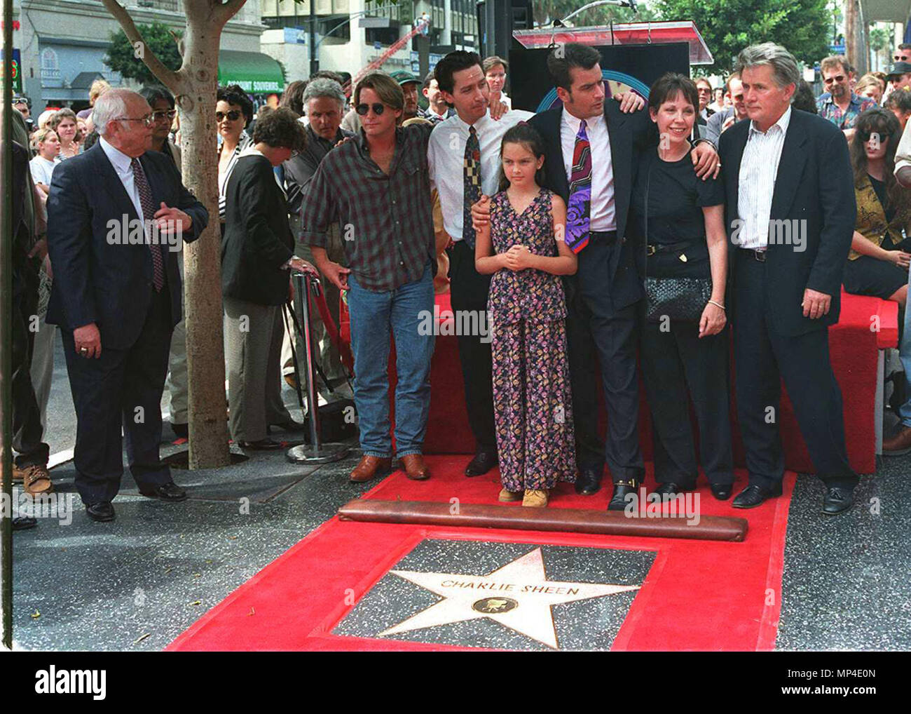 Charlie Sheen Charlie Sheen - 1 er Événement dans la vie d'Hollywood, Californie - Red Carpet Event, USA, Cinéma, Célébrités, photographie, Bestof, Arts, Culture et divertissement, Célébrités, Mode Topix Meilleur de Hollywood, la vie, événement dans la vie d'Hollywood, Californie - cinéma, télévision, célébrités, célébrités de la musique, Topix Bestof, Arts, Culture et loisirs, photographie, tsuni@Gamma-USA.com , Tsuni enquête de crédit / USA, recevoir une étoile sur le Hollywood Walk of Fame à Los Angeles, de 1993 à 1999 Banque D'Images