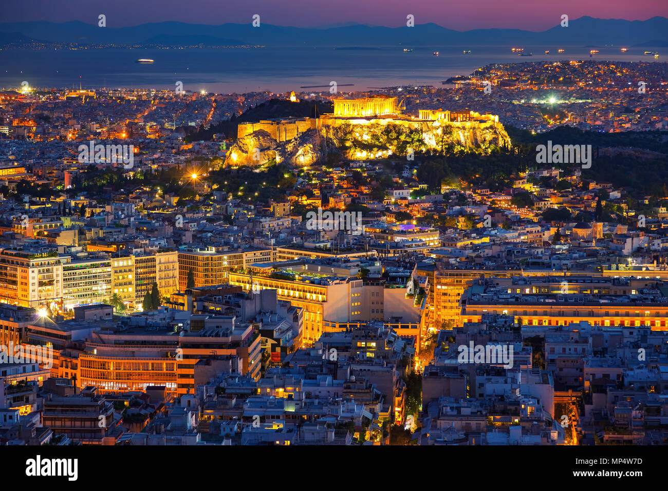 Vue aérienne sur Athènes, Grèce au coucher du soleil Banque D'Images