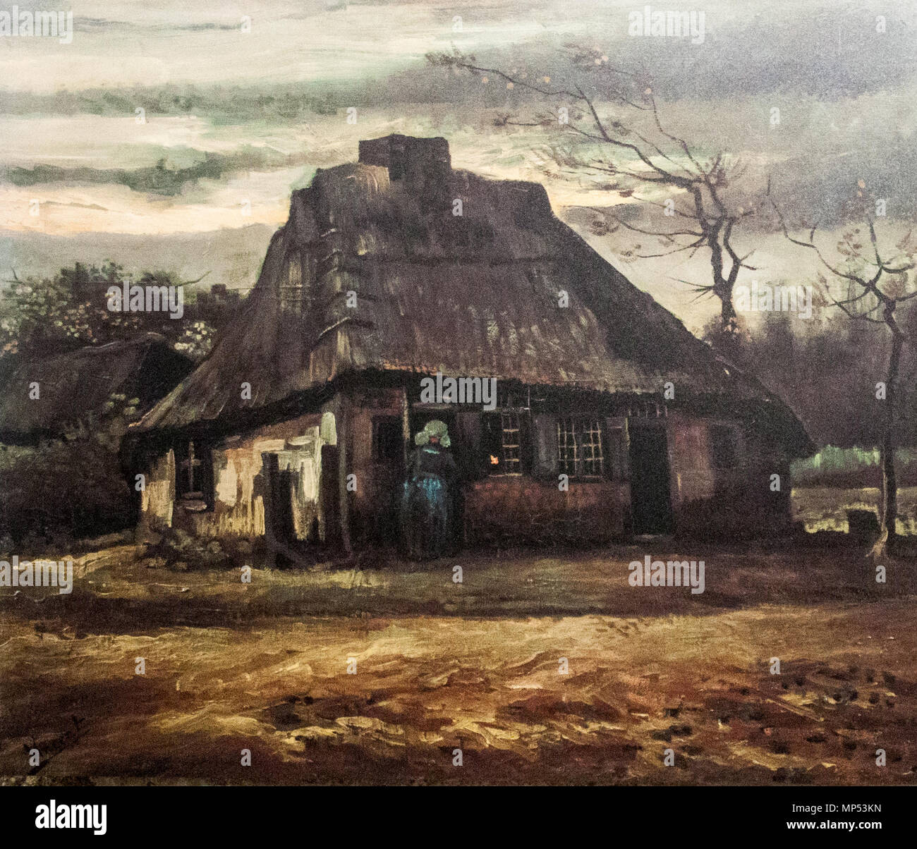 Magyar : Parasztház sötétedéskor français : Le gîte Nederlands : De hut . Chambre des paysans locaux à Nuenen, l'endroit où ses parents vivaient et son père était un pasteur de village. Après avoir passé deux mois en solitaire Drenthe, dans le nord des Pays-Bas, Van Gogh s'installe à Nuenen en décembre 1983. Le gîte dans cette peinture peut accueillir deux habitations jumelées. Il est partiellement faite de torchis et le toit est en chaume. Ce type de construction était sur le point de disparaître de la campagne, c'est pourquoi Van Gogh a choisi d'enregistrer. Nuenen, 1885. 1223 Le Chalet - Mon Rêve Banque D'Images