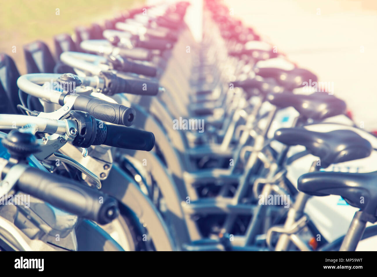 Service de location de vélos de location sur station sur la rue Banque D'Images