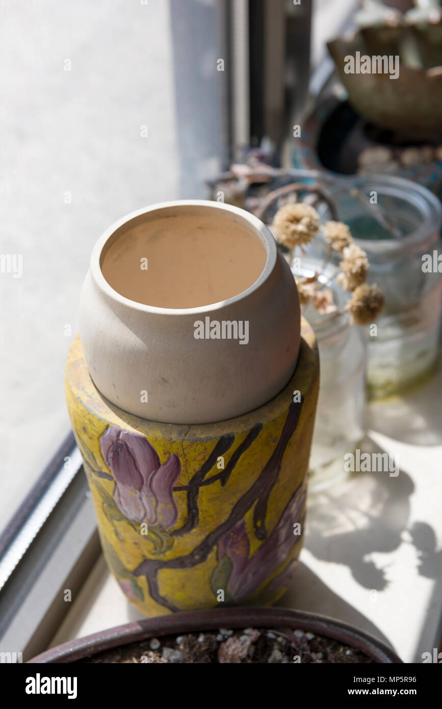 Vases en poterie. Pots de jardin. Banque D'Images