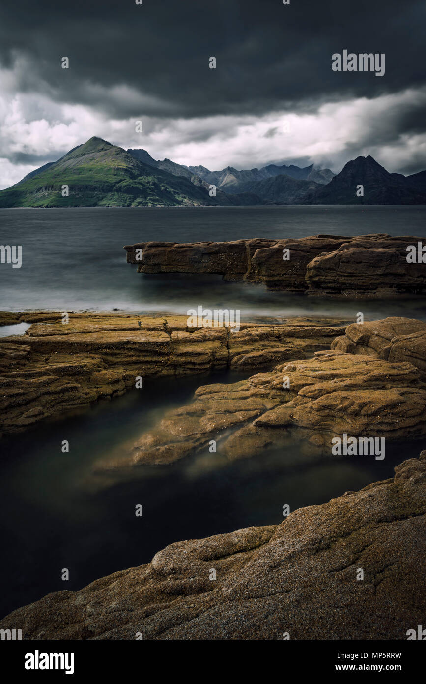 Regardant vers le littoral Elgol montagnes Cuillin, île de Skye, Highlands, Scotland, UK Banque D'Images