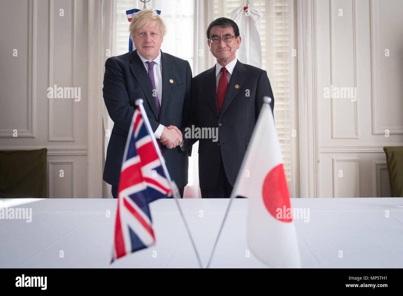 Boris Johnson, secrétaire des Affaires étrangères rencontre son homologue japonais Taro Kono alors au sommet du G20 des ministres des Affaires étrangères Le ministre des affaires étrangères est sur un voyage de cinq jours à l'Amérique latine, où il est aussi visiter le Pérou et le Chili. Banque D'Images