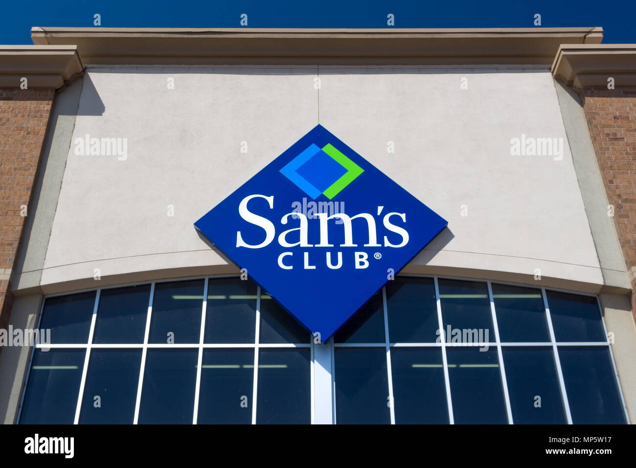 WOODBURY, MN/USA - 29 avril 2018 : Sam's Club extérieur. Banque D'Images