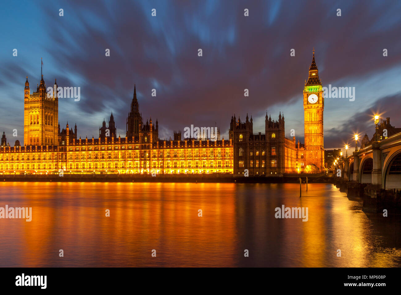 Big Ben et les chambres du Parlement sur la Tamise, Londres, Angleterre, RU Banque D'Images Big Ben et les chambres du Parlement sur la Tamise, Londres, Angleterre, RU Banque D'Images