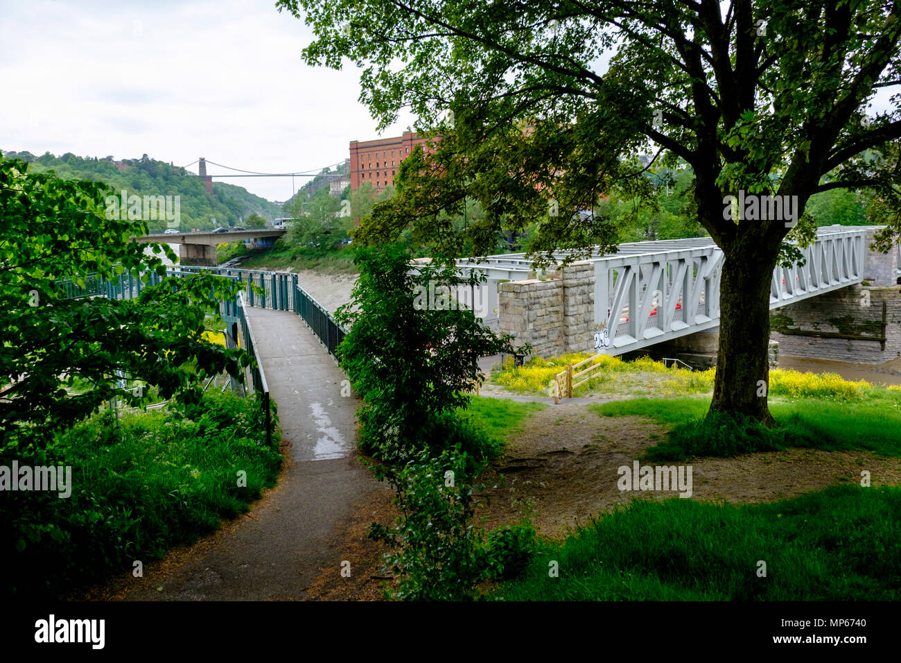 Le Bristol le métrobus, c'est le bassin de Cumberland section de la route M2 sur la Rivière avon Banque D'Images