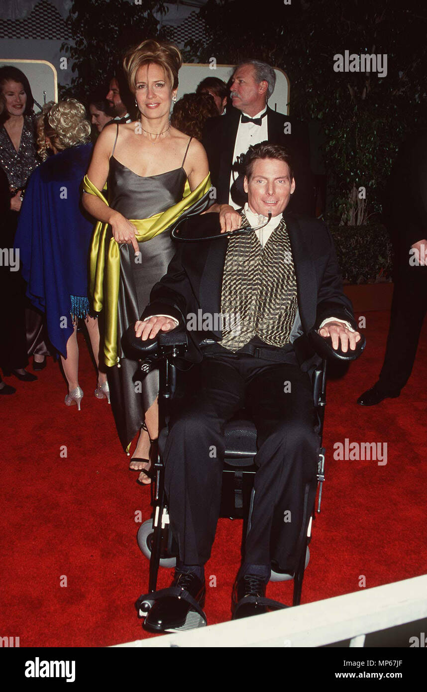 Christopher Reeve, . + femme  + fils Christopher & chairReeves roue w. Événement dans la vie d'Hollywood, Californie - Red Carpet Event, USA, Cinéma, Célébrités, photographie, Bestof, Arts, Culture et divertissement, Célébrités, Mode Topix Meilleur de Hollywood, la vie, événement dans la vie d'Hollywood, Californie - Tapis rouge et en backstage, cinéma, télévision, célébrités, célébrités de la musique, Topix Bestof, Arts, Culture et divertissement, vertical, une seule personne, la photographie, les trois quarts, de 1993 à 1999, l'enquête de crédit , tsuni@Gamma-USA.com Tsuni / USA,  = = = Red Carpet Event, USA, l'industrie du cinéma, des célébrités Banque D'Images