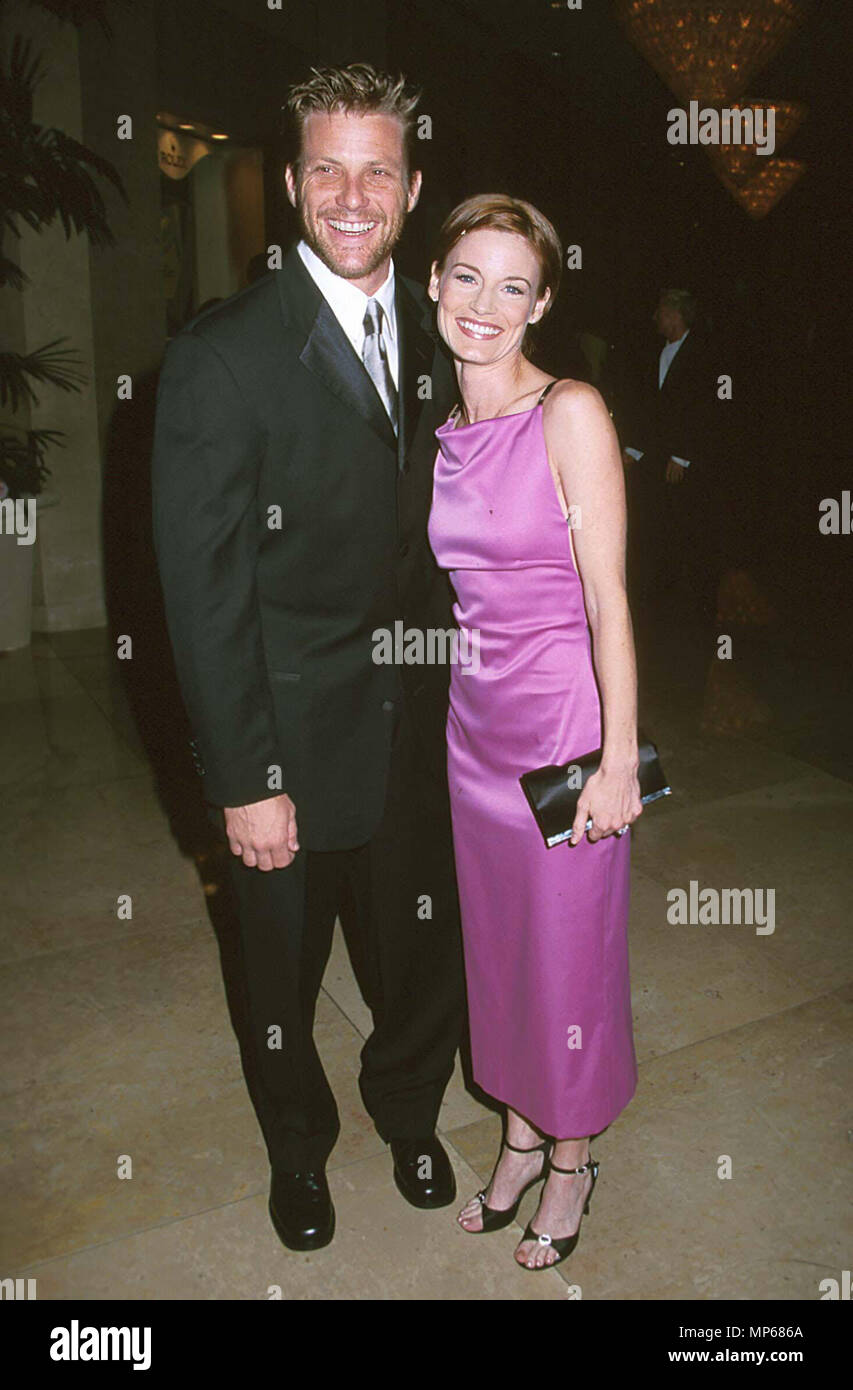 Doug Savant Leighton & LauraSavant Doug +Laura Leighton événement dans la vie d'Hollywood, Californie - Red Carpet Event, USA, Cinéma, Célébrités, photographie, Bestof, Arts, Culture et divertissement, Célébrités, Mode Topix Meilleur de Hollywood, la vie, événement dans la vie d'Hollywood, Californie - Tapis rouge et en backstage, cinéma, télévision, célébrités, célébrités de la musique, Topix Bestof, Arts, Culture et divertissement, vertical, une seule personne, la photographie, les trois quarts, de 1993 à 1999, l'enquête de crédit , tsuni@Gamma-USA.com Tsuni / USA,  = = = Red Carpet Event, USA, l'industrie du cinéma, des célébrités, Photographie Banque D'Images