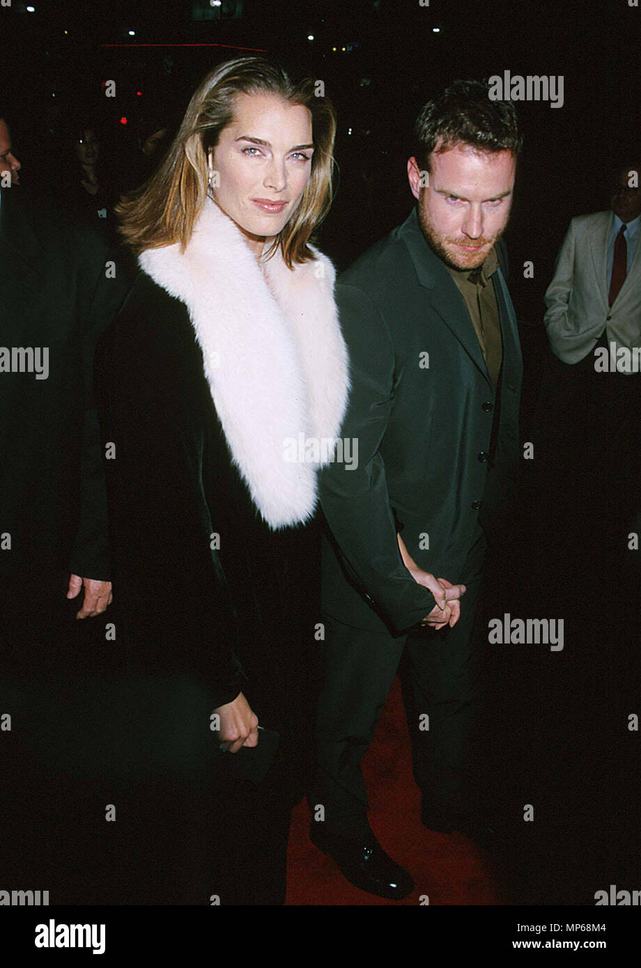 Brooke Shields & Chris.Shields Brooke & Chris -2 événement dans la vie d'Hollywood, Californie - Red Carpet Event, USA, Cinéma, Célébrités, photographie, Bestof, Arts, Culture et divertissement, Célébrités, Mode Topix Meilleur de Hollywood, la vie, événement dans la vie d'Hollywood, Californie - Tapis rouge et en backstage, cinéma, télévision, célébrités, célébrités de la musique, Topix Bestof, Arts, Culture et divertissement, vertical, une seule personne, la photographie, les trois quarts, de 1993 à 1999, l'enquête de crédit , tsuni@Gamma-USA.com Tsuni / USA,  = = = Red Carpet Event, USA, Cinéma, Célébrités, photographie, Arts Banque D'Images