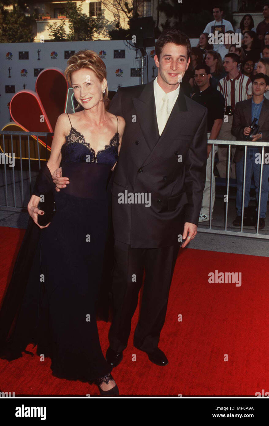 Un Noah Wyle. Tracy Warbin - femme Wyle Noah a. TracyA Warbin événement dans la vie d'Hollywood, Californie - Red Carpet Event, USA, Cinéma, Célébrités, photographie, Bestof, Arts, Culture et divertissement, Célébrités, Mode Topix Meilleur de Hollywood, la vie, événement dans la vie d'Hollywood, Californie - Tapis rouge et en backstage, cinéma, télévision, célébrités, célébrités de la musique, Topix Bestof, Arts, Culture et divertissement, vertical, une seule personne, la photographie, les trois quarts, de 1993 à 1999, l'enquête de crédit , tsuni@Gamma-USA.com Tsuni / USA,  = = = Red Carpet Event, USA, Cinéma, célébrités, photographe Banque D'Images