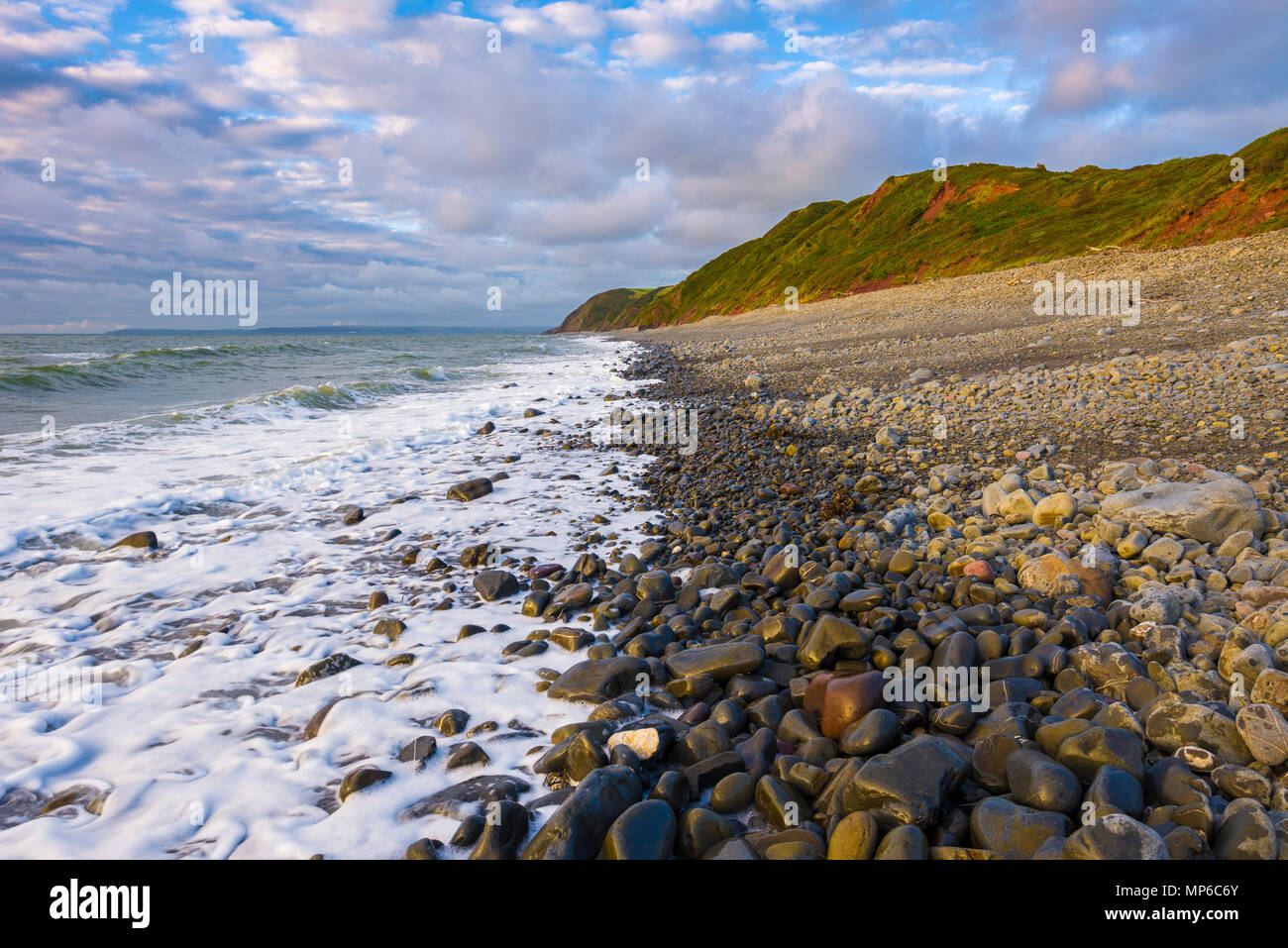 La plage à Peppercombe sur la côte nord du Devon Heritage, en Angleterre. Banque D'Images