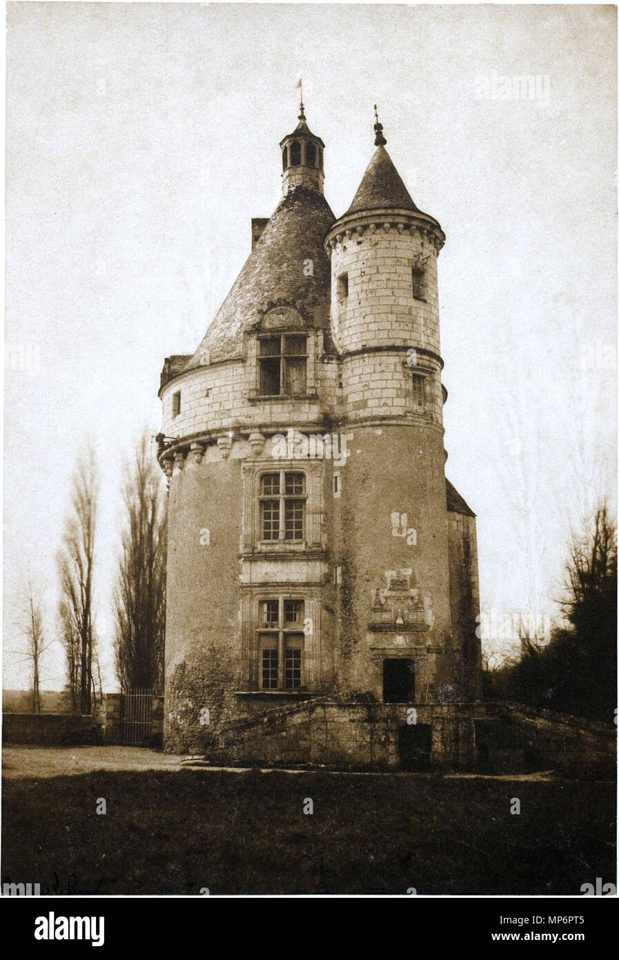 Anglais : Château de Chenonceau, Tour des marques. Français : La Tour des Marques au château de Chenonceau en 1851. Français : Cette photographie fait partie d'une série sur le château de Chenonceau, prise par Gustave Le Gray et Auguste Mestral. Ce cliché est effectué dans le cadre de la Mission héliographique en 1851 et commandé par la Commission des monuments historiques. 1851. 786 La Tour des Marques - Chenonceau (1851) Banque D'Images