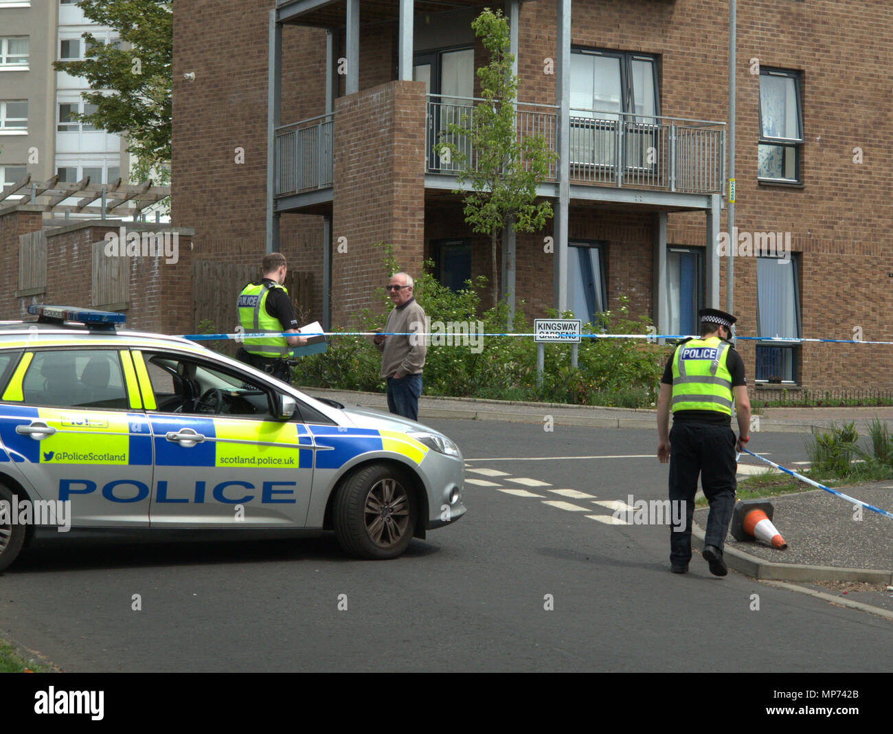 Glasgow, Écosse, Royaume-Uni 20 Mai. Scotstoun voit un de l'escalade de la violence dans la ville en tant que cour kingsway et jardins à l'ombre de la scotstoun towers voit un tir. Un homme a été abattu alors qu'il était assis dans sa voiture garée dans la rue comme un nombre croissant de fusillades liées aux gangs ont lieu dans la ville.. Gérard Ferry/Alamy news Banque D'Images