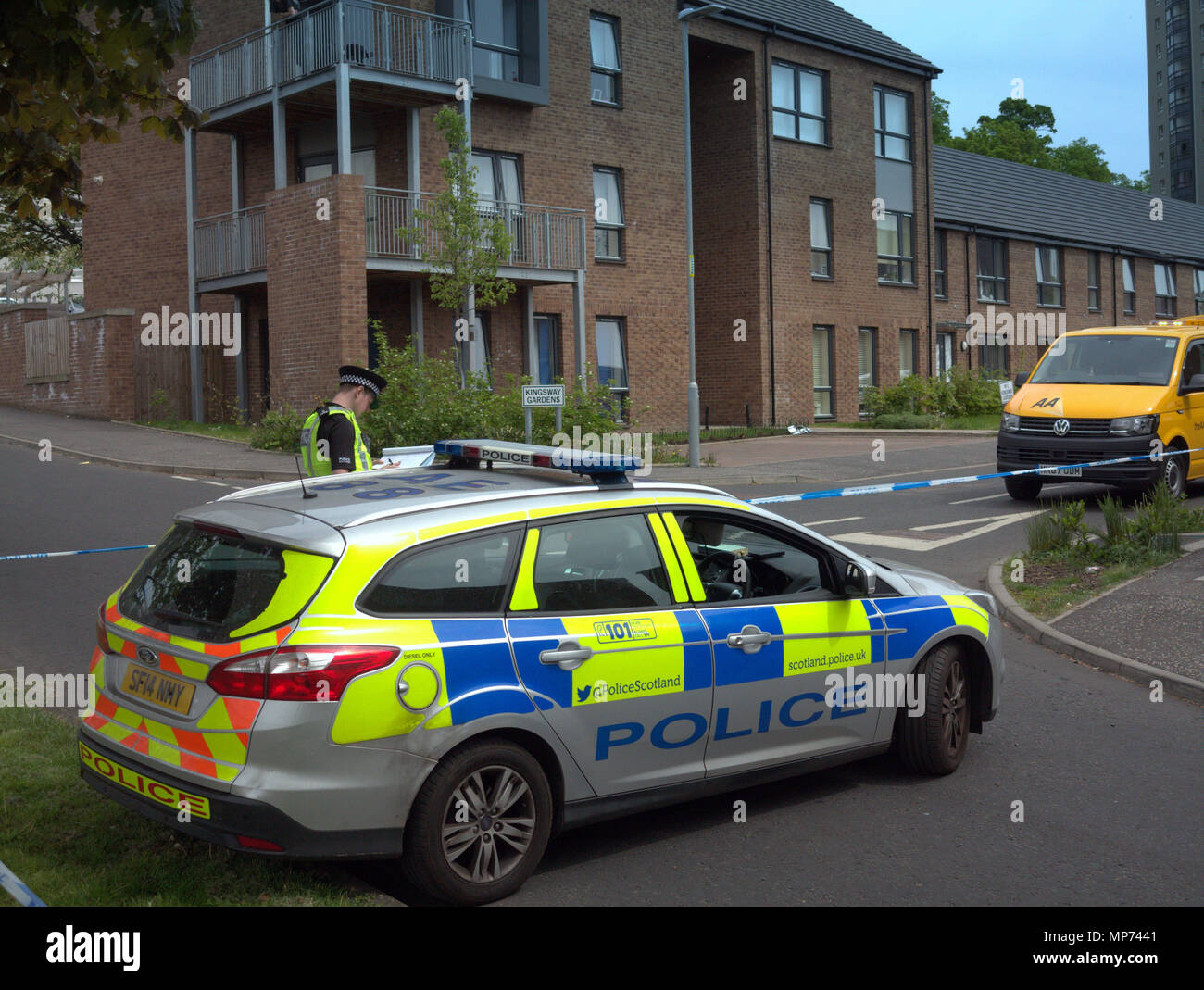 Glasgow, Écosse, Royaume-Uni 20 Mai. Scotstoun voit un de l'escalade de la violence dans la ville en tant que cour kingsway et jardins à l'ombre de la scotstoun towers voit un tir. Un homme a été abattu alors qu'il était assis dans sa voiture garée dans la rue comme un nombre croissant de fusillades liées aux gangs ont lieu dans la ville.. Gérard Ferry/Alamy news Banque D'Images