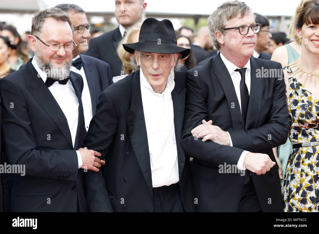 Cannes, France. 18 mai, 2018. Edward Lachman participant à la "Le Poirier sauvage/Ahlat Agac' premiere au cours de la 71e édition du Festival de Cannes au Palais des Festivals le 18 mai 2018 à Cannes, France | worldwide Credit : dpa/Alamy Live News Banque D'Images