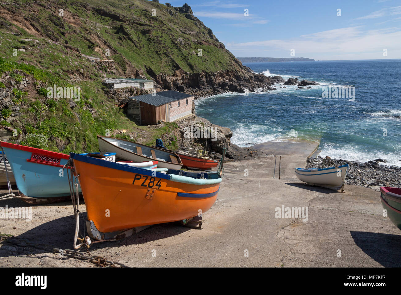 Bateaux de pêche sur la cale de halage de Priest's Cove, Cape Cornwall, UK Banque D'Images