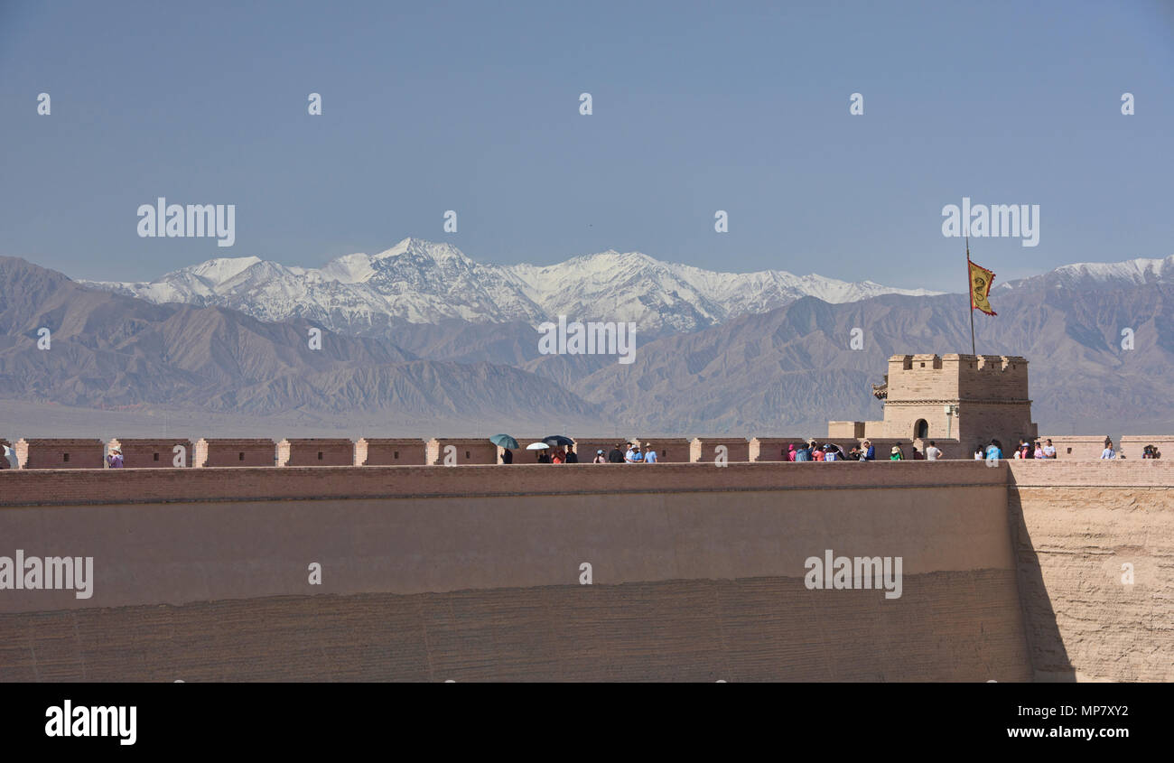 Fort de Jiayuguan Pass Jiayu, avec montagnes Qilian derrière, Jiayuguan, Gansu, Chine Banque D'Images