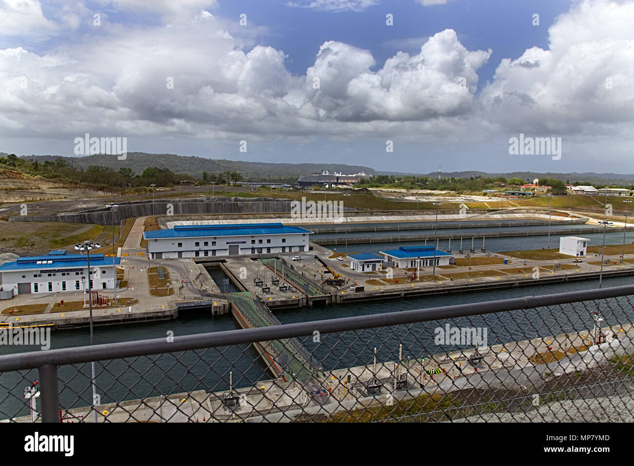 Écluses de Gatun, Panama : le 4 mars 2017- Le canal de Panama verrouille le système, vu du dessus avec l'ajout de nouveau les écluses de Gatun Banque D'Images