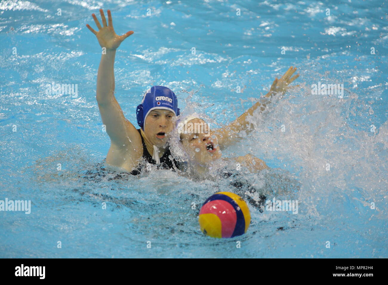 Le visa du water-polo féminin international, la Grande-Bretagne contre l'Hongrie à l'Arène de water-polo du Parc olympique de Londres 4 mai 2012 --- Image par © Paul Cunningham Banque D'Images