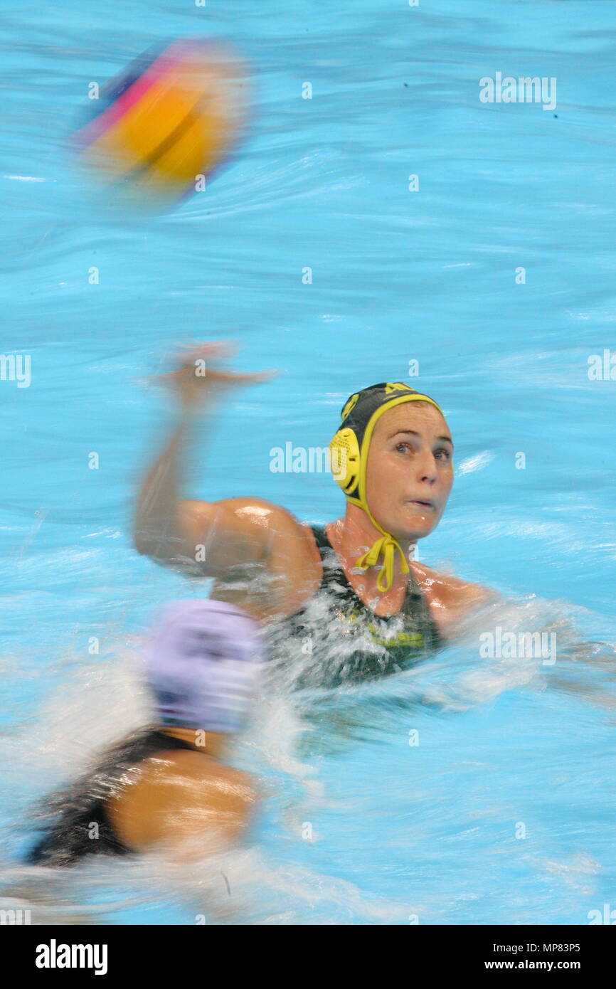 Le visa du water-polo féminin international, l'Australie contre la Hongrie à l'Arène de water-polo du Parc olympique de Londres 5 mai 2012 --- Image par © Paul Cunningham Banque D'Images