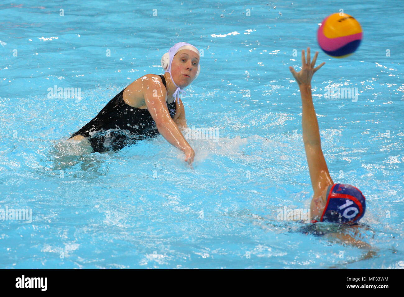 Le visa du water-polo féminin International, Grande Bretagne vs USA à l'Arène de water-polo du Parc olympique de Londres 5 mai 2012 --- Image par © Paul Cunningham Banque D'Images