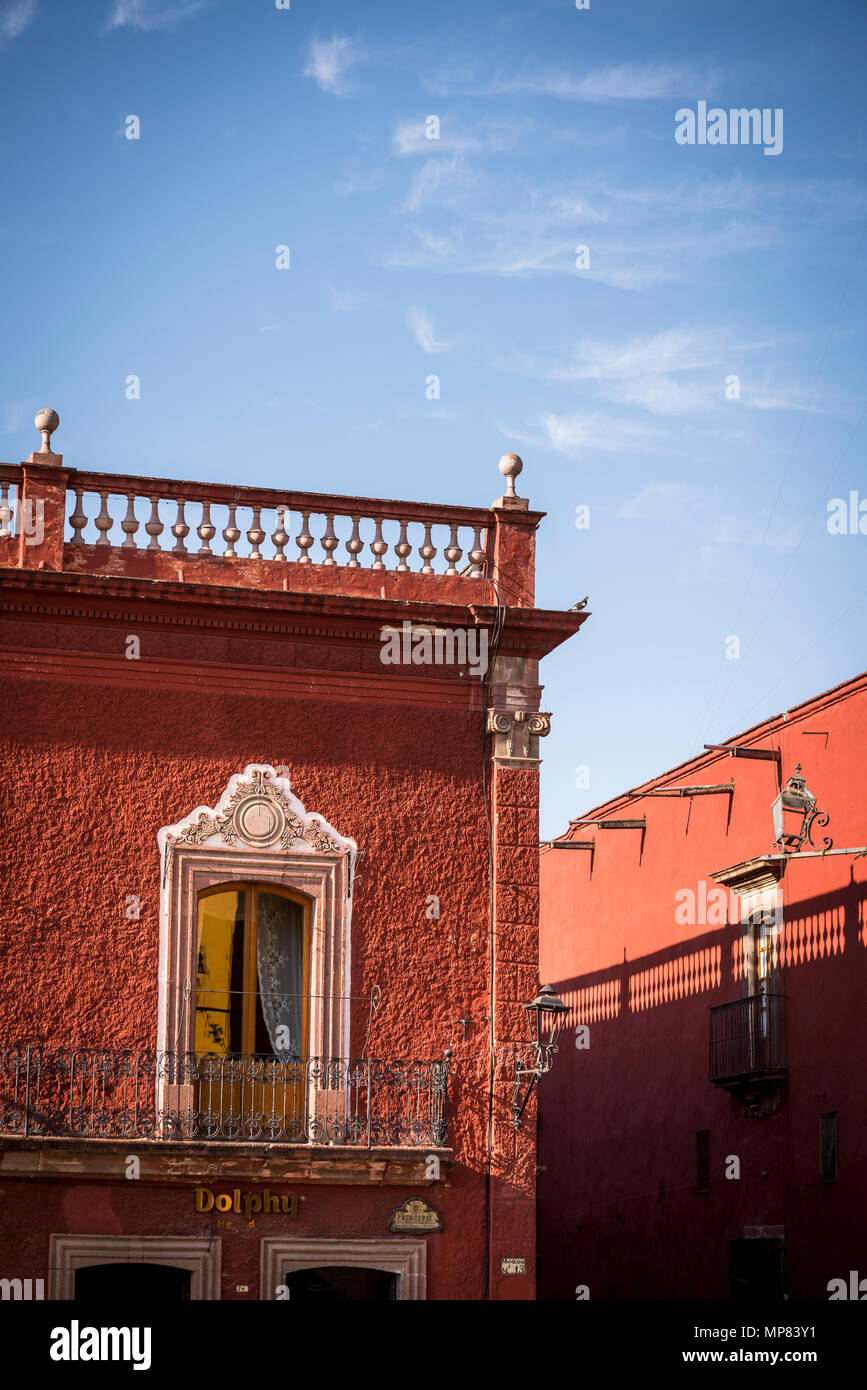 Maisons rouges, San Miguel de Allende, une ville de l'ère coloniale, le centre du Mexique, région Bajío Banque D'Images