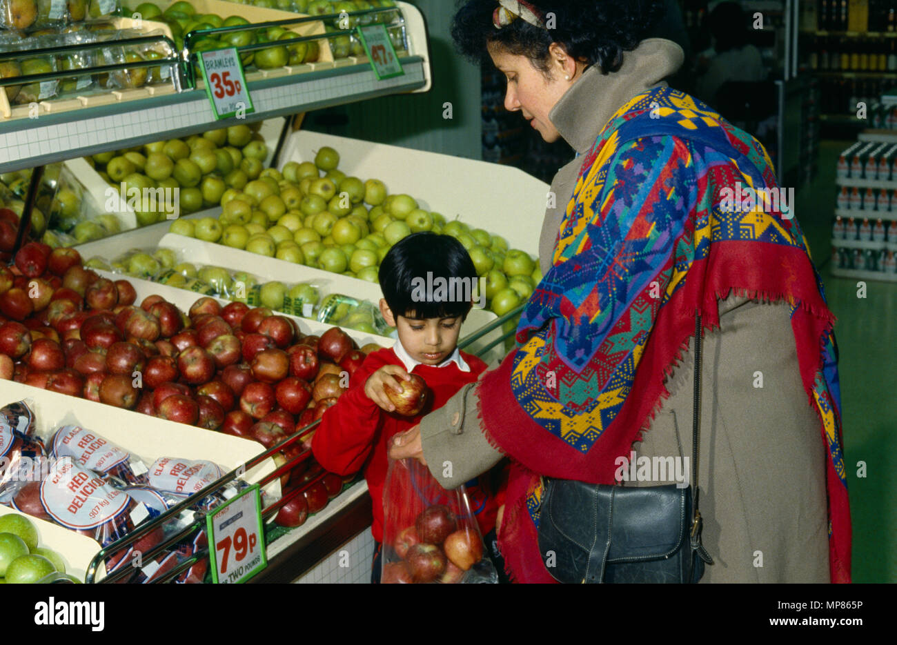 L'alimentation, Shopping, fruits au supermarché. Banque D'Images